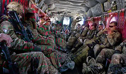 தரைவழி தாக்குதலை நடத்துவதற்காக ஈரானுக்குள் நுழைய தயார் நிலையில் அமெரிக்க ராணுவ வீரர்கள்