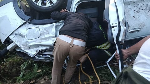 கொடைக்கானலில் 200 அடி பள்ளத்தில் கார் கவிழ்ந்து விபத்து: ஒருவர் பலி; 4 பேர் படுகாயம்