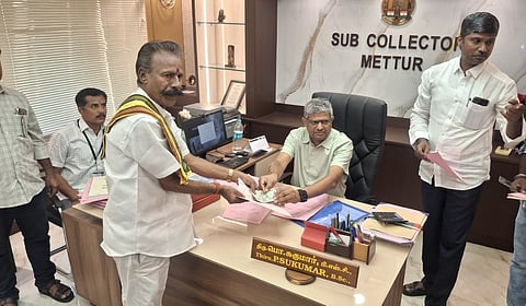 தேர்தல் மன்னன் பத்மராஜன் 253-வது முறையாக வேட்பு மனு தாக்கல்: மேட்டூரில் போட்டியிட மனு