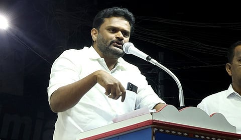 ​திமுக அரசுக்கு ஆதரவாக செயல்படும் போலீஸாரை இடமாற்றம் செய்ய வேண்டும்: அதிமுக பேச்சாளர் கல்யாணசுந்தரம் வலியுறுத்தல்