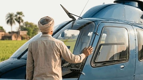 விமான நிலையத்துக்கு நிலம் விற்ற பணத்தில் ஹெலிகாப்டர் வாங்கிய உ.பி. விவசாயி!