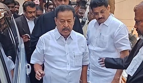 விழுப்புரம் நீதிமன்றத்தில் ஆஜரான முன்னாள் அமைச்சர் பொன்முடி, அவரது மகன் கவுதமசிகாமணி.