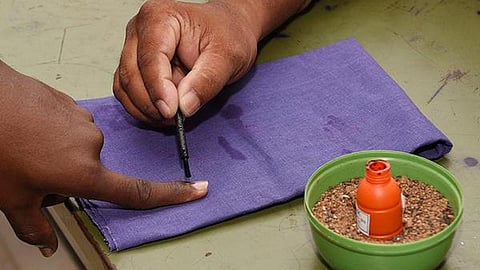 வாக்குப்பதிவு நாளன்று தினக்கூலி தொழிலாளர்களுக்கும் ஊதியத்துடன் கூடிய விடுமுறை