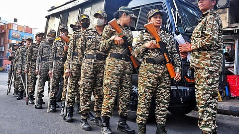 மேற்கு வங்க தேர்தல் பாதுகாப்புக்காக 2.4 லட்சம் மத்திய ஆயுதப்படை போலீஸார்