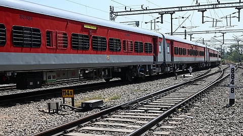 தெற்கு ரயில்வேக்கு ரூ.12,110 கோடி வருவாய்