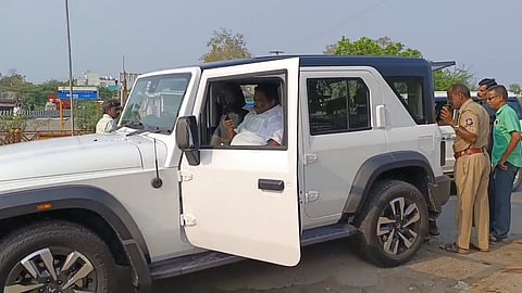 அரியலூரில் தேர்தல் பறக்கும்  படை சோதனையில் 2-வது முறையாக சிக்கிய அமைச்சரின் வாகனம்