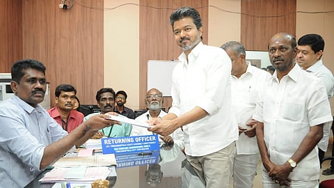 விஜய்யின் மனுவில் வயது, வழக்கு விவரம் குளறுபடி: திருத்தம் கோரி தவெக சார்பில் முறையீடு