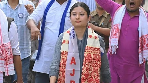 மாட்டிறைச்சி சாப்பிடுவதாக கூறியதால் சர்ச்சையில் சிக்கிய அசாம் வேட்பாளர்