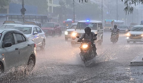 இடம்: சென்னை அண்ணசாலை