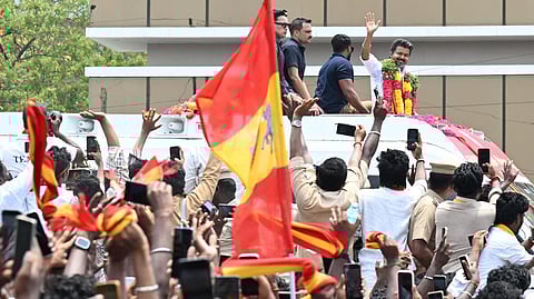 விஜய் பிரச்சாரத்தில் அனுமதிக்கப்பட்டதை விட அதிகம் பேர் கூடியதாக புகார்: புதுச்சேரி தவெக நிர்வாகி மீது வழக்கு