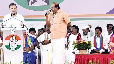 புதுச்சேரியில் நடந்த காங்கிரஸ் பிரச்சார பொதுக் கூட்டத்தில் பேசிய ராகுல். படம்: எம் சாம்ராஜ்