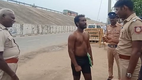 சட்டை அணியாமல் வேட்பு மனு தாக்கல் செய்ய வந்த விருதுநகர் சுயேச்சை வேட்பாளர் சொன்ன காரணம்!