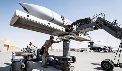 ஈரான் மீது தாக்குதல் நடத்த அதிநவீன ஏவுகணைகளை குவிக்கும் அமெரிக்கா