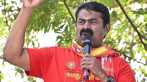 “இலவசத்தை கொடுத்து மக்களின் ஆசையை தூண்டி ஏமாற்றுகின்றனர்” - சீமான்