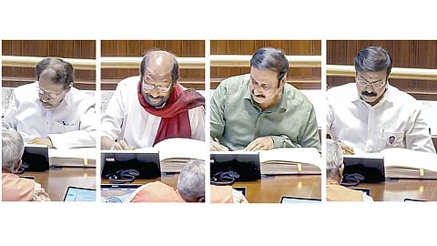 தமிழகத்தில் இருந்து மாநிலங்களவைக்கு புதிதாக தேர்ந்தெடுக்கப்பட்ட தம்பிதுரை, திருச்சி சிவா, அன்புமணி, எல்.கே.சுதீஷ் ஆகியோர் நேற்று பதவியேற்றுக் கொண்டனர். அவர்களுக்கு குடியரசு துணைத் தலைவர் சி.பி.ராதாகிருஷ்ணன் பதவிப் பிரமாணம் செய்து வைத்தார்.படங்கள்: பிடிஐ