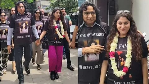 மகளின் விவாகரத்தை மேளதாளம் முழங்க இனிப்புடன் கொண்டாடிய ஓய்வு பெற்ற நீதிபதி