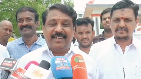 சாத்தூரில் பேட்டியளித்த நயினார் நாகேந்திரன்.