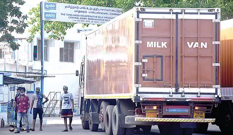 வடசென்னையில் ஆவின் பால் விநியோகம் பாதிப்பு: தனியார் நிறுவன பாலை அதிக விலை கொடுத்து வாங்கும் பொதுமக்கள்