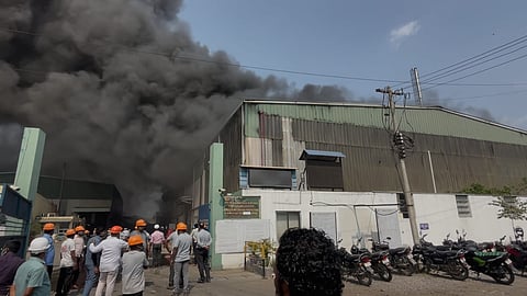 ராணிப்பேட்டை சிப்காட்டில் கழிவுப் பொருட்களை தரம் பிரிக்கும் ஆலையில் தீ விபத்து