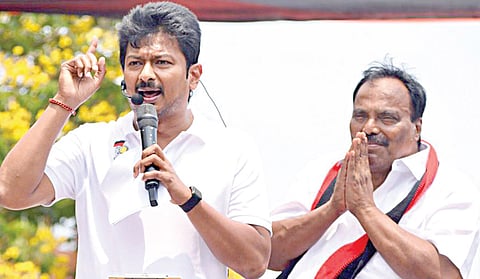 மாதவரம் தொகுதி திமுக வேட்பாளரான தற்போதைய எம்எல்ஏ எஸ்.சுதர்சனத்தை ஆதரித்து மாதவரம் பஜார் பகுதியில் பிரச்சாரம் செய்த துணை முதல்வர் உதயநிதி ஸ்டாலின்.