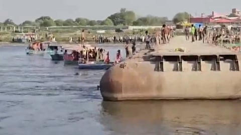 யமுனை நதியில் சுற்றுலாப் படகு கவிழ்ந்து 6 பேர் உயிரிழப்பு - உ.பி.யில் மீட்புப் பணி தீவிரம்