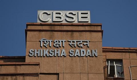 மும்மொழிக் கொள்கையை 7 நாளில் அமல்படுத்த வேண்டும்: பள்ளிகளுக்கு சிபிஎஸ்இ அறிவுறுத்தல்