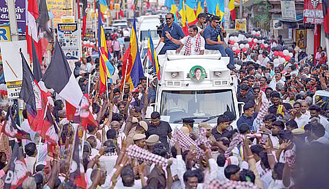 காஞ்சிபுரத்தில் அதிமுக பொதுச் செயலாளர் பழனிசாமி நேற்று பிரச்சாரத்தில் ஈடுபட்டார்.