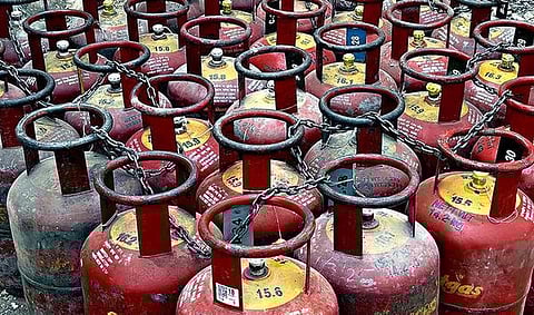 தமிழகத்தில் சீராக நடைபெறும் சிலிண்டர் விநியோகம்: எண்ணெய் நிறுவனங்களின் ஒருங்கிணைப்பாளர் தகவல் 