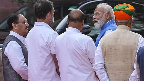 மகாத்மா ஜோதிபா புலே 200-வது பிறந்த நாள்: பிரதமர் மோடி, ராகுல் காந்தி இடையே சுமுக உரையாடல்