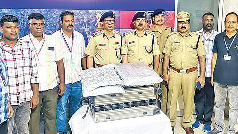 பெரம்​பூர் ரயில் நிலை​யத்​தில் சிக்​கிய ரூ.5 கோடி மதிப்​பிலான போதைப் பொருள்​.