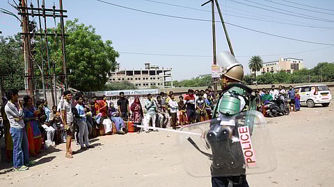 தொடர் போராட்டம் எதிரொலி | “நொய்டா, காஜியாபாத்தில் 21 % ஊதிய உயர்வு” - முதல்வர் யோகி