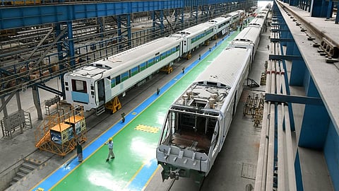 சென்னை இணைப்புப் பெட்டி தொழிற்சாலையில் நாட்டின் முதல் வந்தே பாரத் சரக்கு ரயில் தயாரித்து அனுப்பிவைப்பு