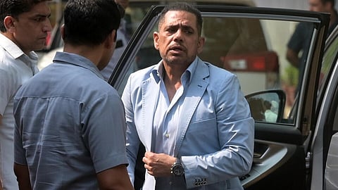 ராபர்ட் வதேராவுக்கு டெல்லி நீதிமன்றம் சம்மன்