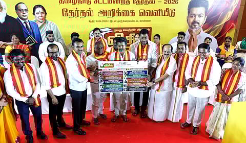 200 யூனிட் இலவச மின்சாரம் முதல் ஒரு பவுன் தங்கம் வரை: தவெக தேர்தல் அறிக்கை முக்கிய அம்சங்கள்
