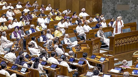 தொகுதி மறுவரையறை, மகளிர் இடஒதுக்கீடு உள்ளிட்ட 3 மசோதாக்கள் மீது இன்று வாக்கெடுப்பு