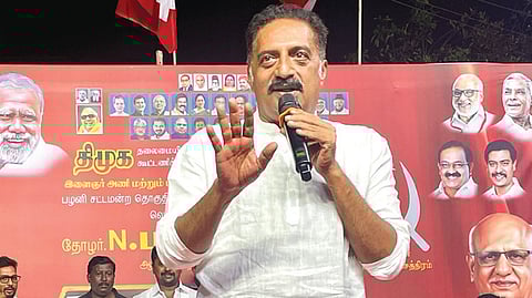 “நடிகருக்காக விசில் அடிக்கலாம், நாட்டை ஒப்படைக்க முடியாது” -  பிரகாஷ்ராஜ் கருத்து