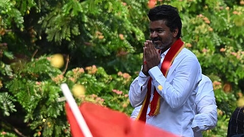 அனுமதியின்றி ரோடு ஷோ நடத்திய விஜய் மீது 3 பிரிவுகளில் வழக்குப் பதிவு