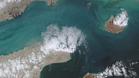 ஹார்முஸ் ஜலசந்தியை மீண்டும் மூடியது ஈரான்: இந்திய டேங்கர் கப்பல் மீது துப்பாக்கிச் சூடு