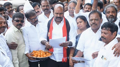 படம்: தி.நகர் தொகு​தி​யில் தீவிர வாக்​குசேகரிப்​பில் ஈடு​பட்​டுள்ள திமுக வேட்​பாளர் ராஜா அன்​பழகன்​.