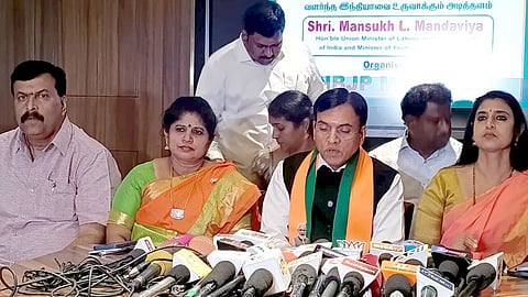 “பெண்கள் அதிகம் அரசியலுக்கு வருவதில் திமுக, காங்கிரஸுக்கு அச்சம்” - மத்திய அமைச்சர் மாண்டவியா