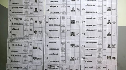 அனைத்து வாக்குச் சாவடிகளின் நுழைவு வாயிலில் வேட்பாளர் பெயர் வரிசை சுவரொட்டி ஒட்டப்படும்: தேர்தல் ஆணையம்