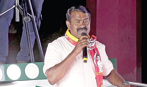 காரைக்குடி அமராவதி புதூரில் பிரச்சாரம் செய்த சீமான்.