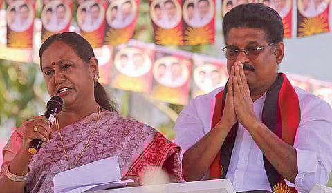 திருக்கோவிலூரில் திமுக வேட்பாளர் கவுதமசிகாம ணியை ஆதரித்து திருவெண்ணெய்நல்லூரில் பிரச்சாரம் செய்த தேமுதிக பொதுச் செயலாளர் பிரேமலதா விஜயகாந்த்.