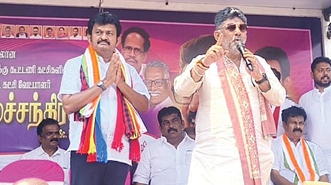 தளி சட்டப்பேரவைத் தொகுதிக்கு உட்பட்ட கெலமங்கலத்தில் இந்திய கம்யூனிஸ்ட் கட்சி வேட்பாளர் ராமச்சந்திரனை ஆதரித்து, கர்நாடகா மாநில துணை முதல்வர் டி.கே சிவகுமார் பேசினார்.