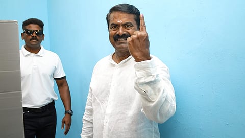 நீலாங்கரையில் உள்ள வாக்குச்சாவடியில் வாக்கு செலுத்திய சீமான்