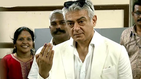 திருவான்மியூர் வாக்குச் சாவடியில் முதல் ஆளாக வாக்களித்த நடிகர் அஜித்