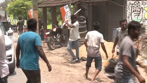 மேற்கு வங்கத்தில் வன்முறை: இரு தரப்பினர் கட்டையால் தாக்கிக் கொண்டதால் முர்ஷிதாபாத்தில் பதற்றம்