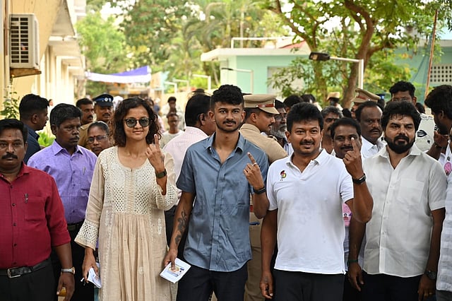 <div class="paragraphs"><p>சென்னை எஸ்.ஐ.இ.டி கல்லூரியில் துணை முதல்வர் உதயநிதி ஸ்டாலின் வாக்களித்தார்.</p></div>