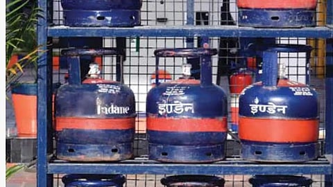 5 கிலோ சிலிண்டர் விற்பனை சீராகத் தொடர்கிறது: மத்திய பெட்ரோலிய அமைச்சகம் அறிவிப்பு