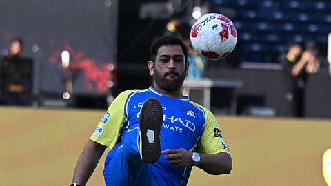 தொடரும் தோனியின் வெயிட்டிங் கேம்: சிஎஸ்கே அணிக்காக விளையாடுவது எப்போது?